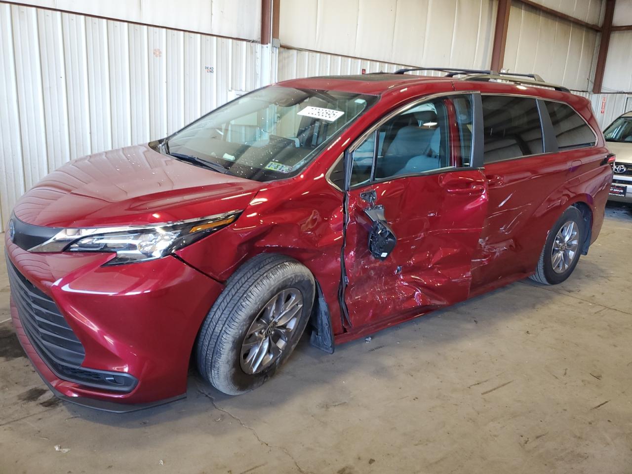TOYOTA SIENNA LE 2025