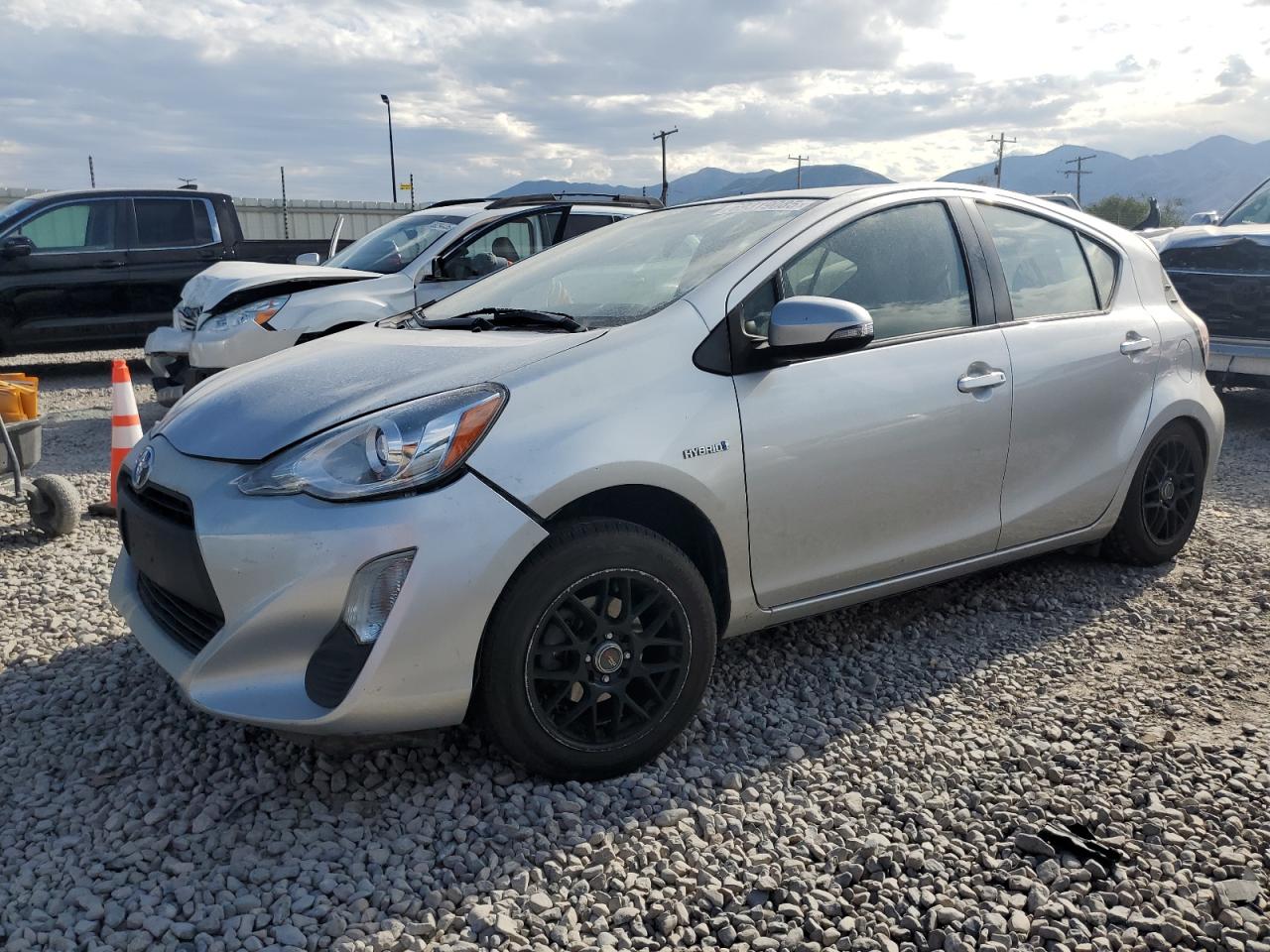 TOYOTA PRIUS C 2016