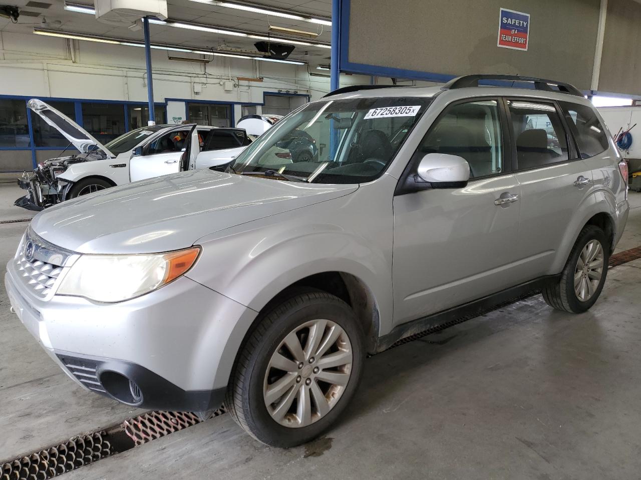 SUBARU FORESTER 2 2011