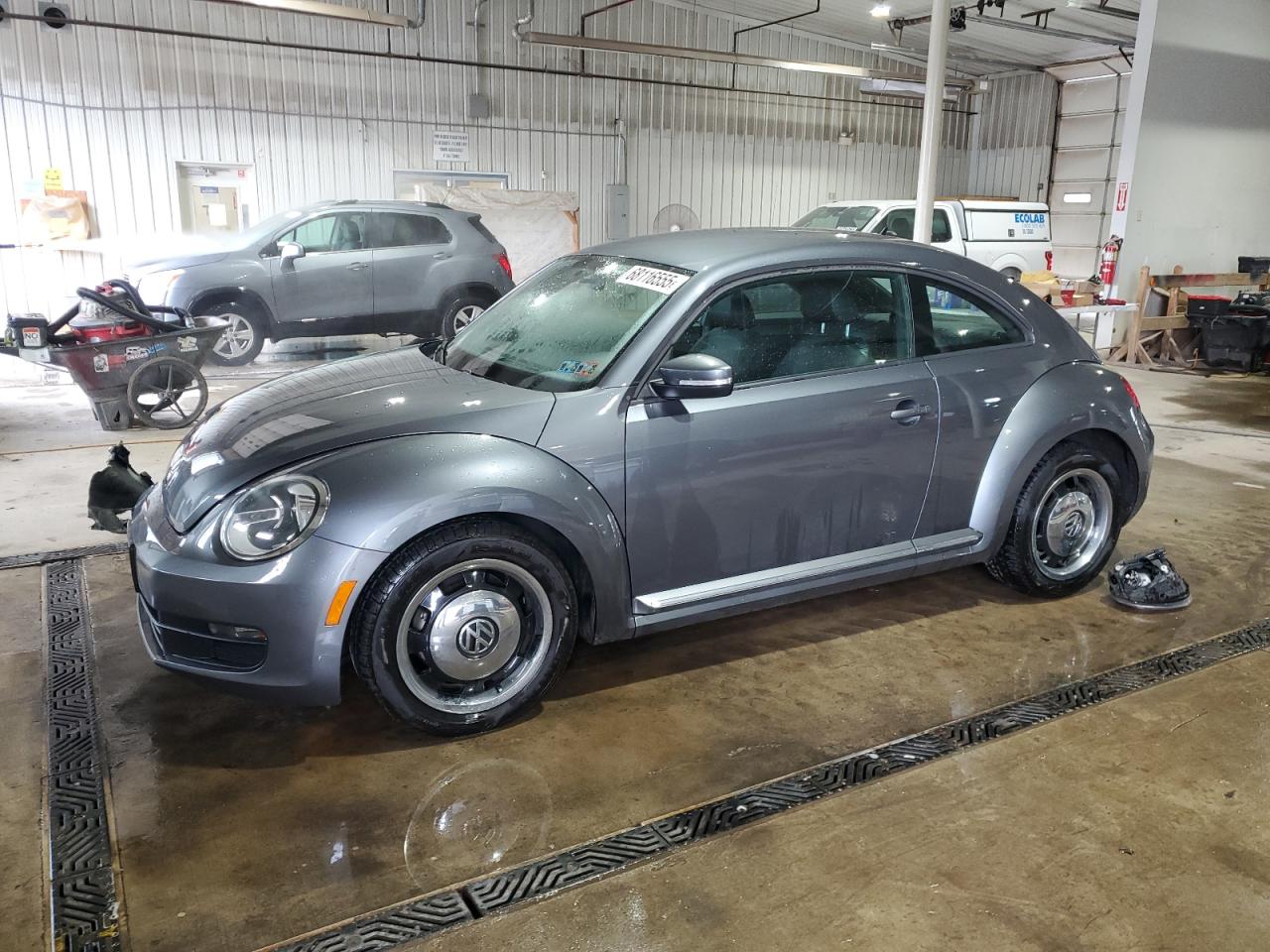 VOLKSWAGEN BEETLE 2012