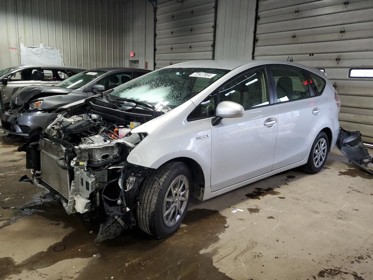 TOYOTA PRIUS V 2017
