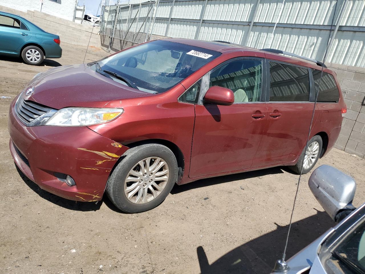 TOYOTA SIENNA XLE 2013