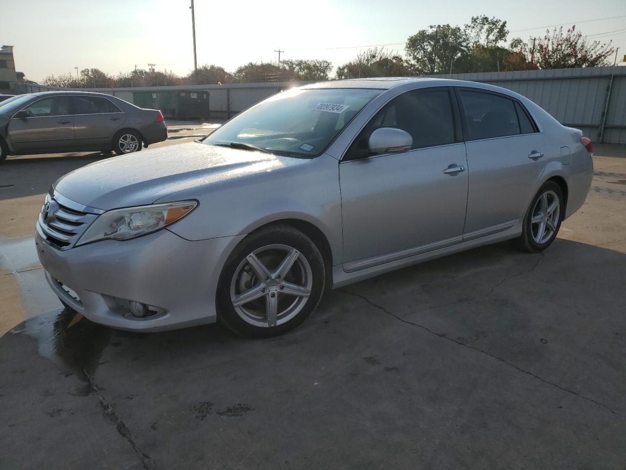 TOYOTA Avalon Bas 2011