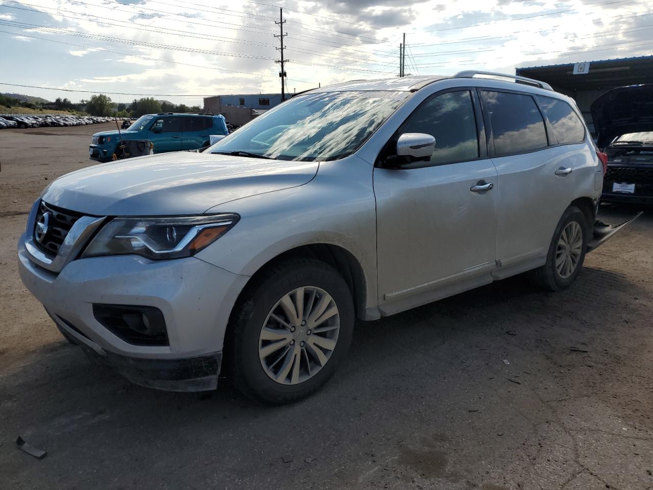 NISSAN PATHFINDER 2017