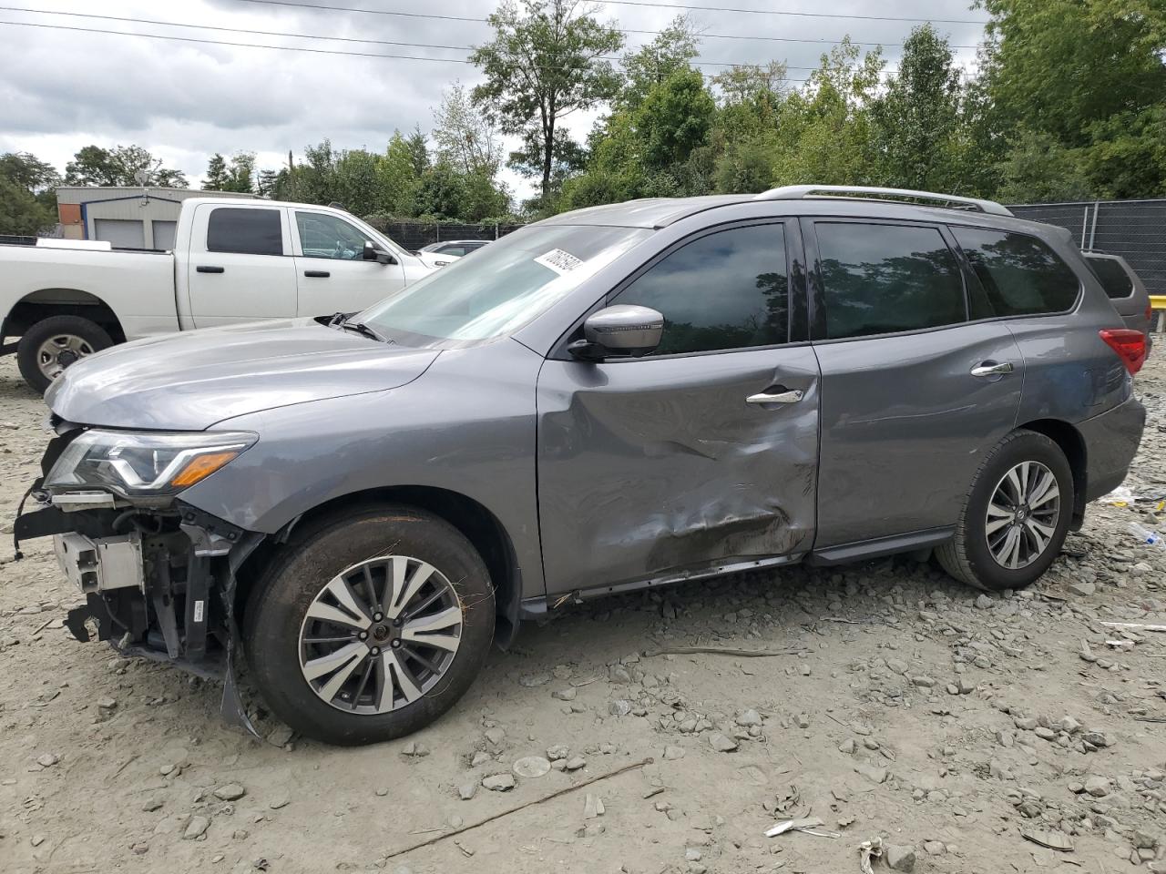 NISSAN PATHFINDER 2017