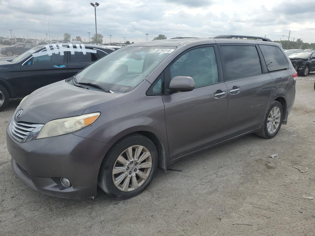 TOYOTA SIENNA XLE 2011