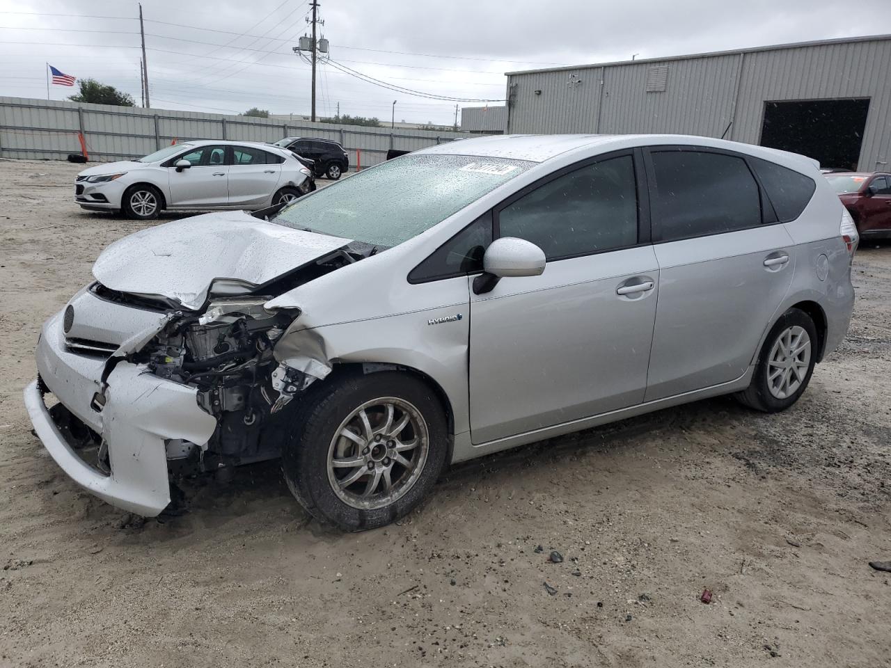 TOYOTA PRIUS V 2012