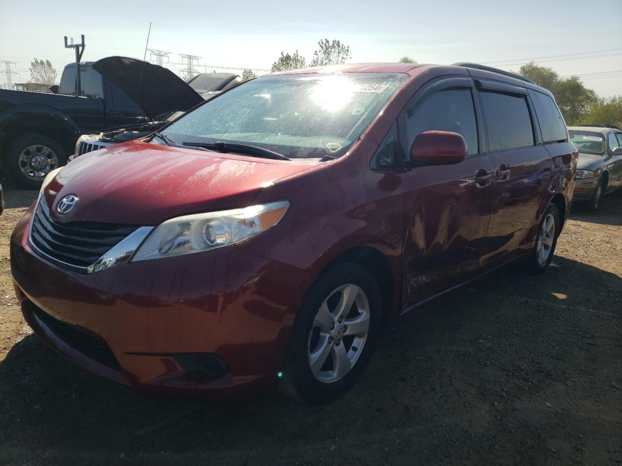 TOYOTA SIENNA LE 2011