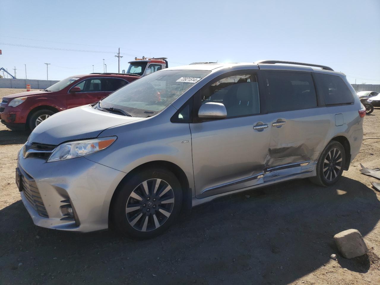 TOYOTA SIENNA XLE 2019