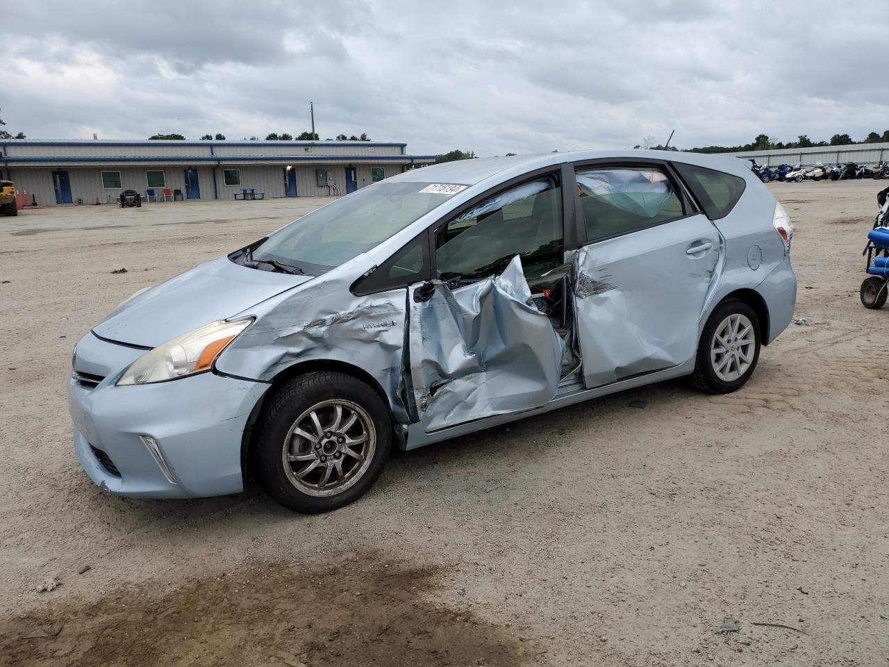 TOYOTA Prius V 2013