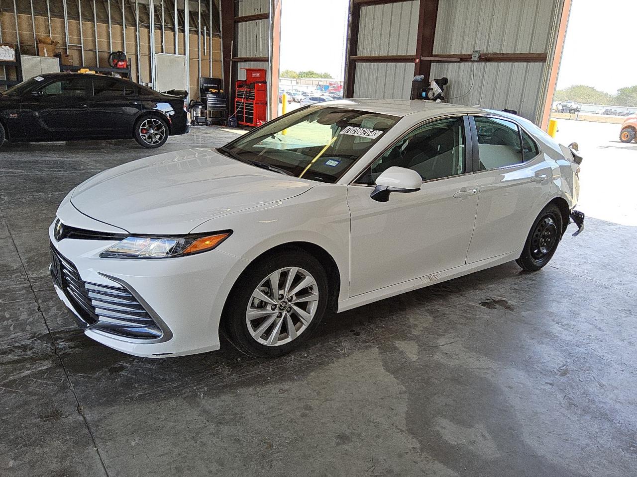 TOYOTA CAMRY LE 2024