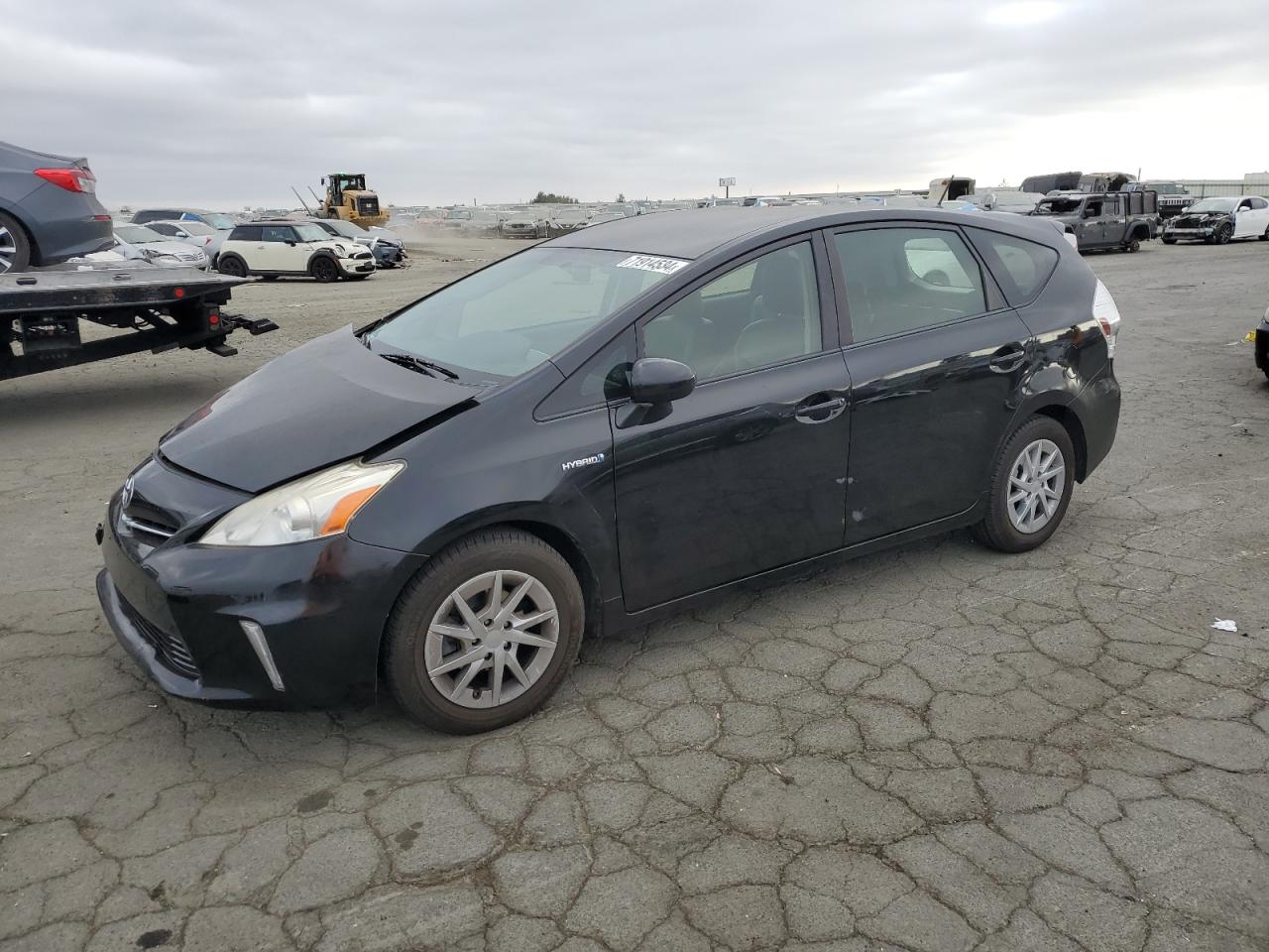 TOYOTA Prius V 2012