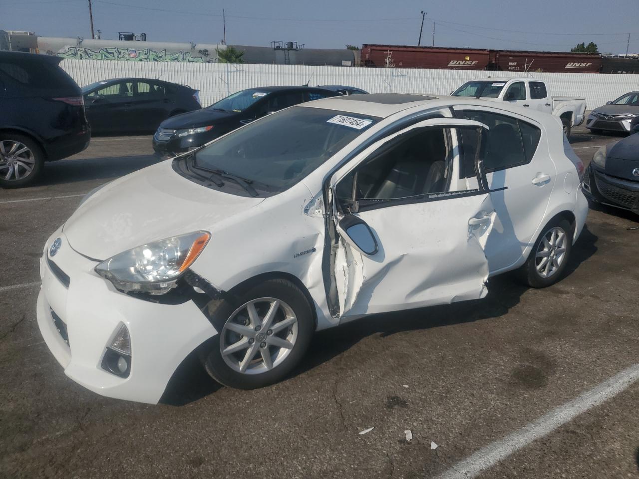 TOYOTA Prius C 2013