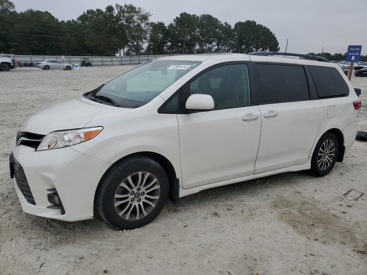 TOYOTA SIENNA XLE 2020