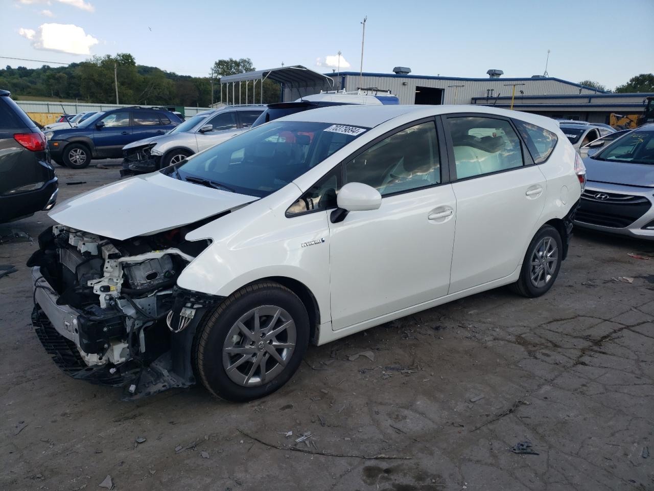 TOYOTA Prius V 2016