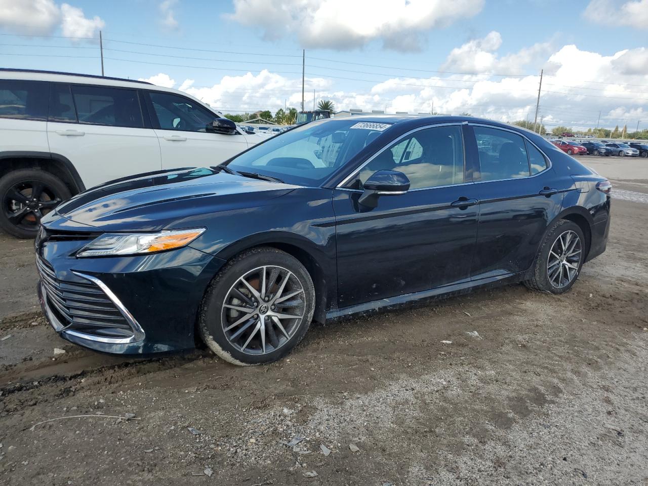 TOYOTA CAMRY XLE 2021