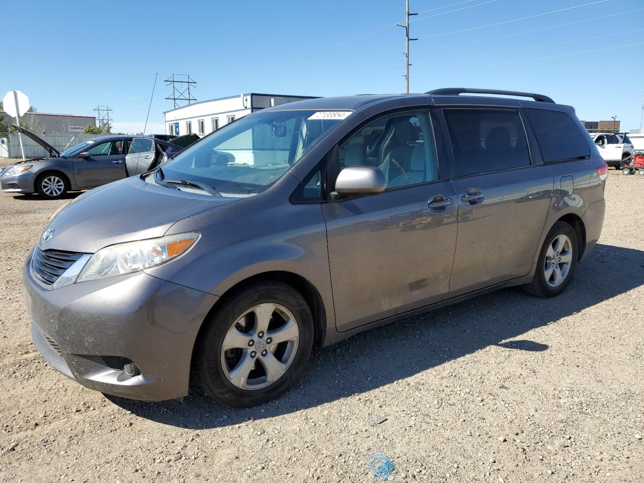 TOYOTA SIENNA LE 2011