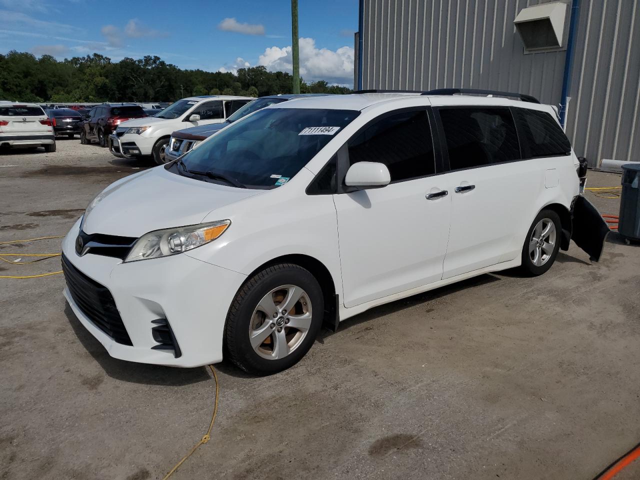 TOYOTA SIENNA LE 2018