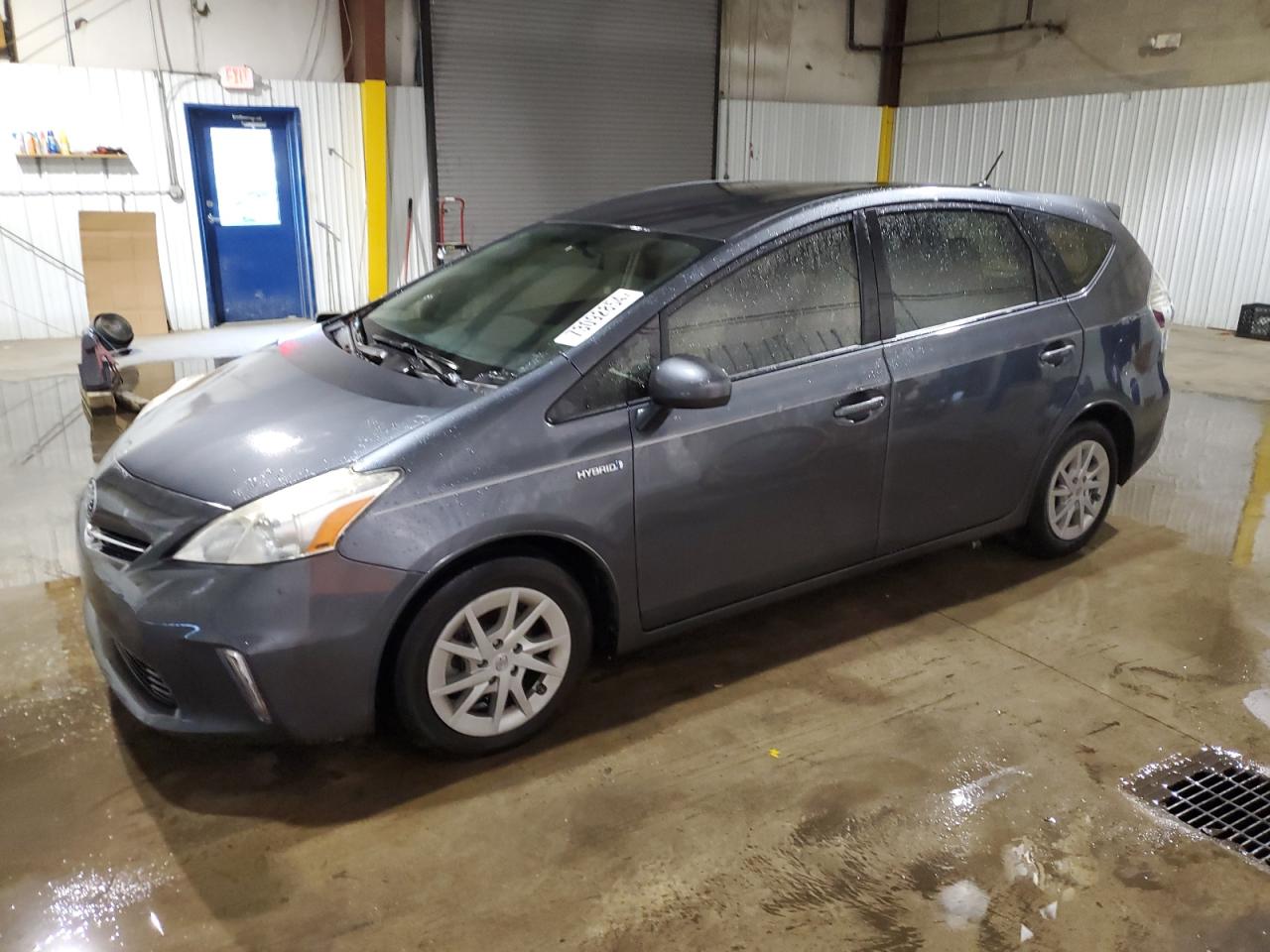 TOYOTA PRIUS V 2013