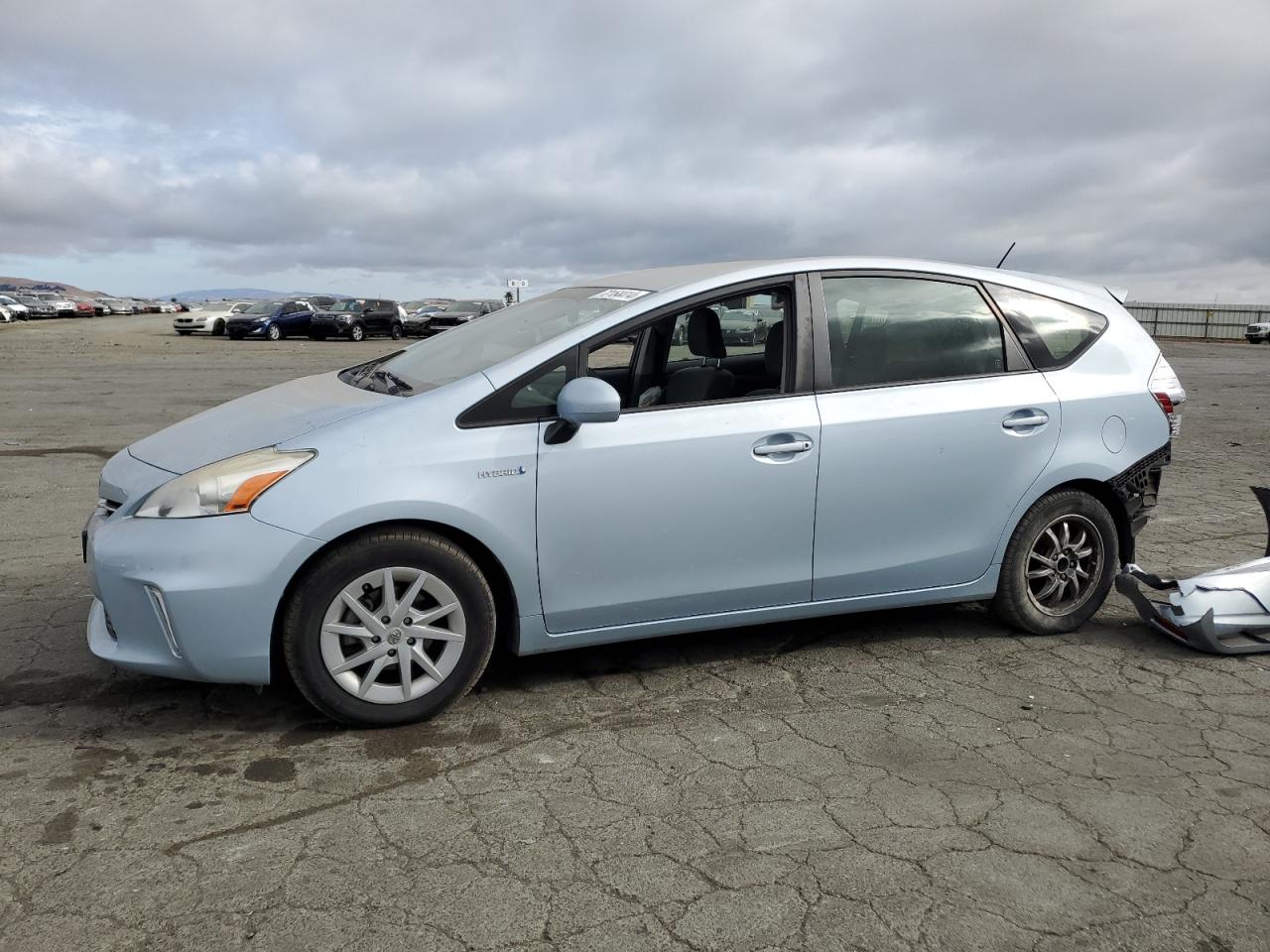 TOYOTA Prius V 2012