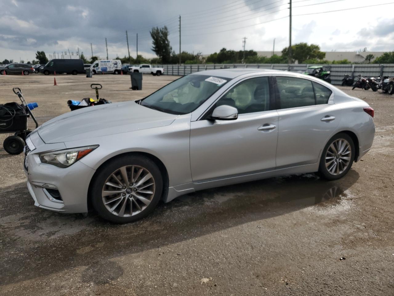 INFINITI Q50 Luxe 2018