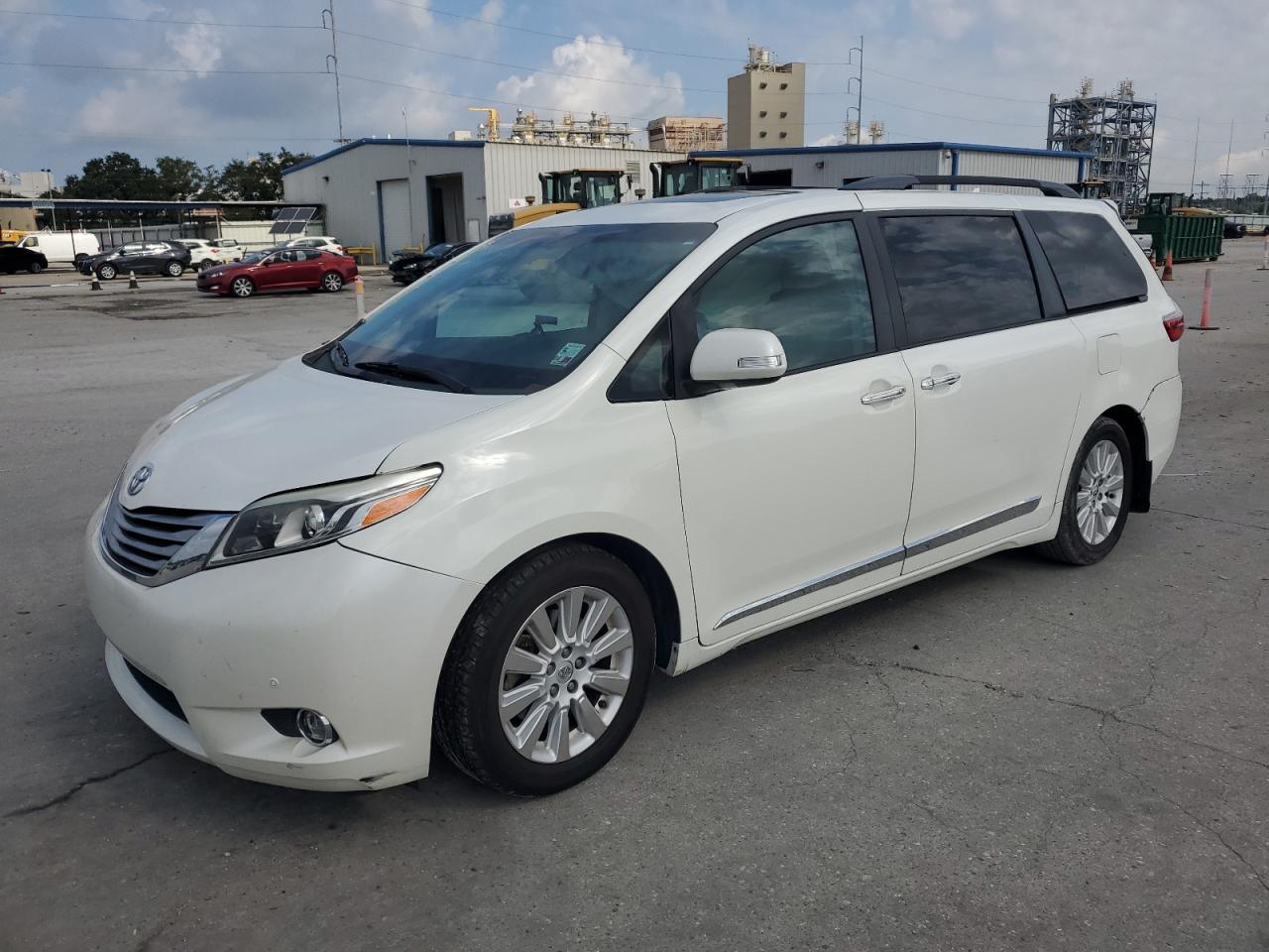 TOYOTA SIENNA XLE 2015