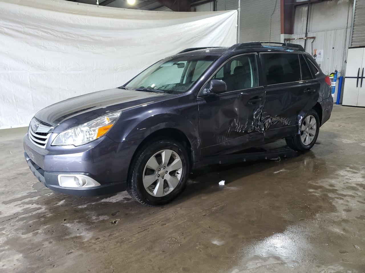 SUBARU OUTBACK 2. 2011
