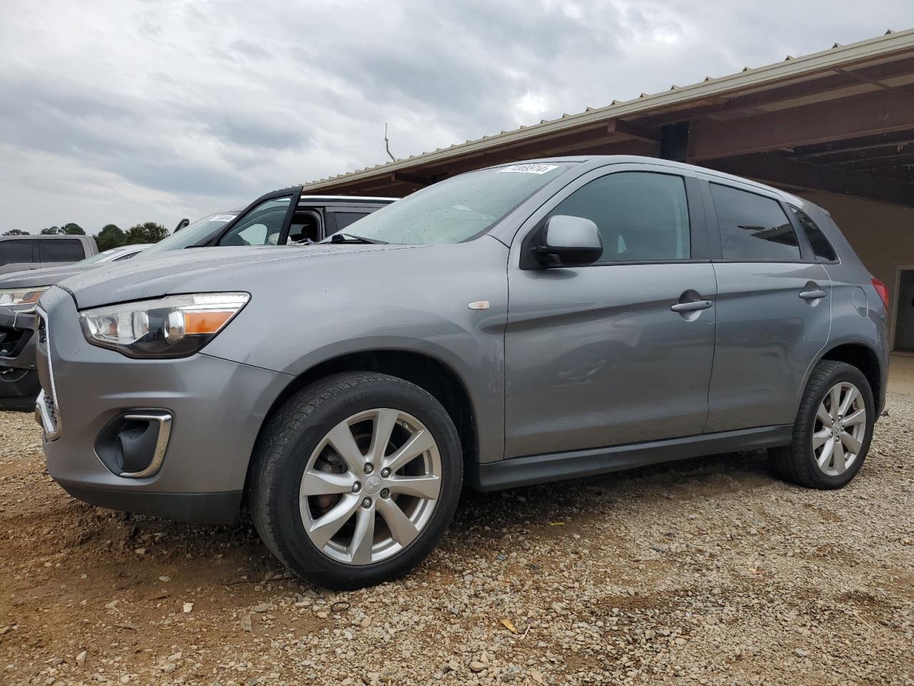 MITSUBISHI OUTLANDER 2015