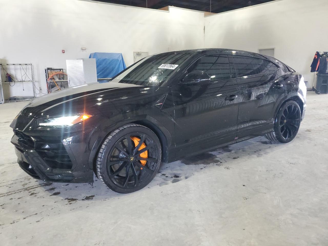 LAMBORGHINI URUS 2021