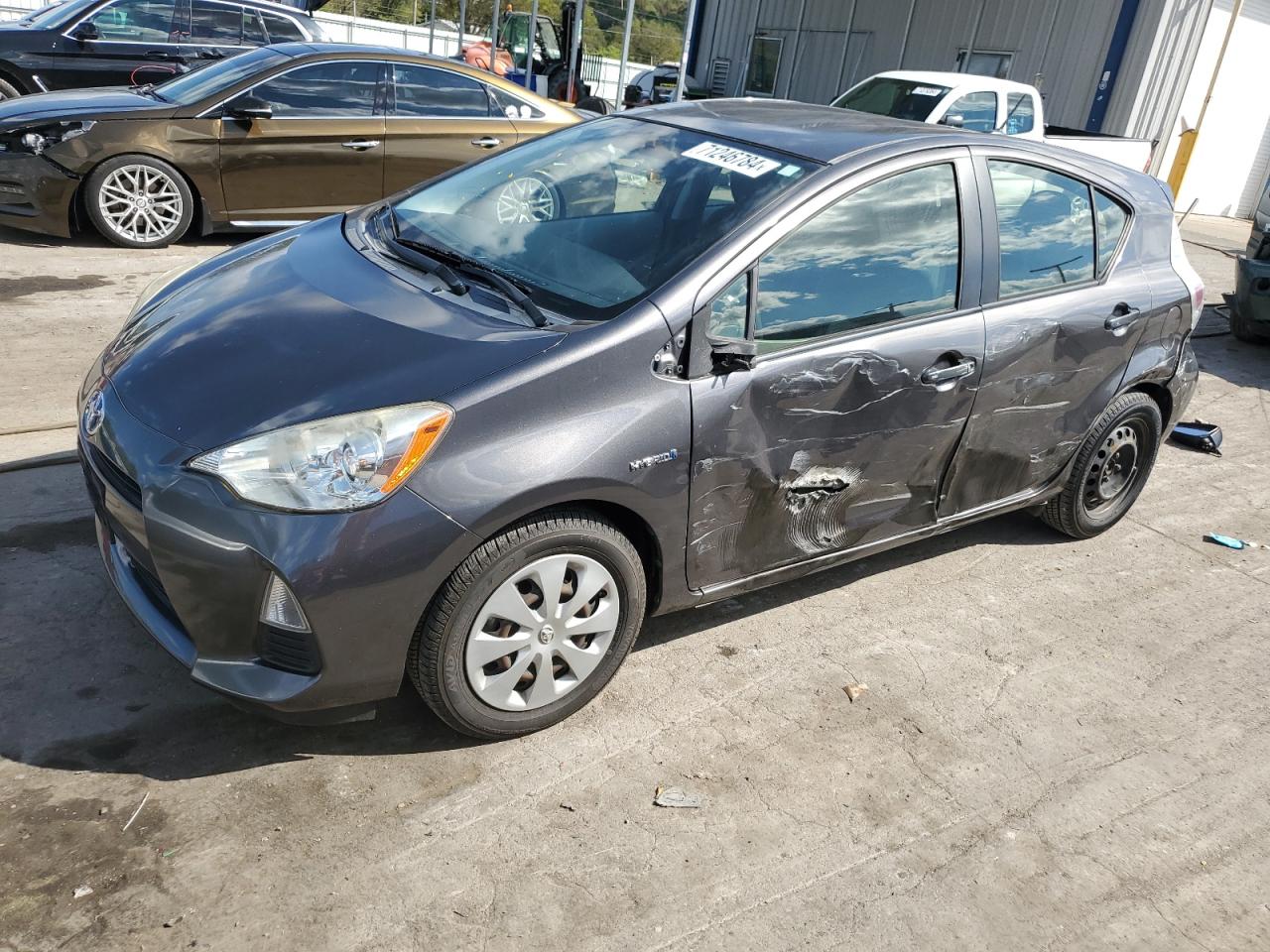 TOYOTA Prius C 2014
