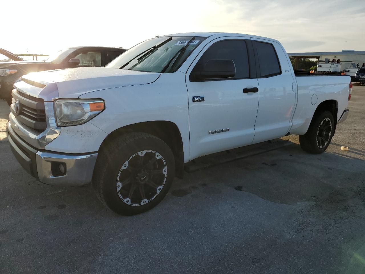 TOYOTA TUNDRA DOU 2014