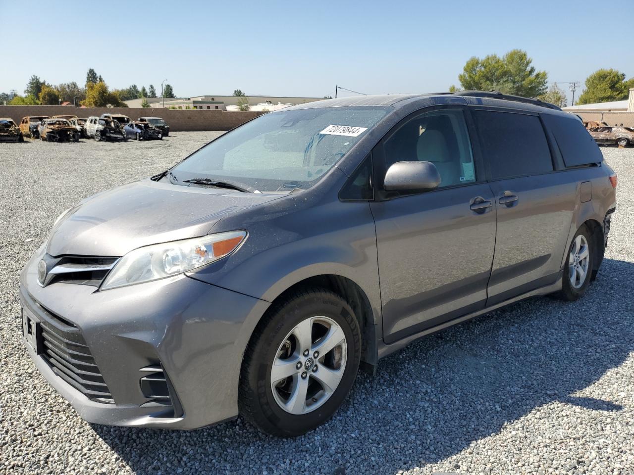 TOYOTA SIENNA LE 2018