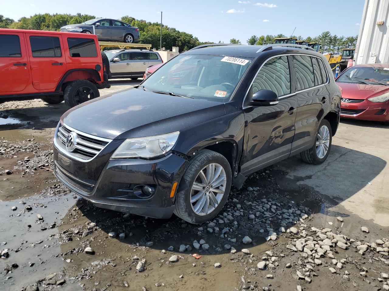 VOLKSWAGEN TIGUAN 2011