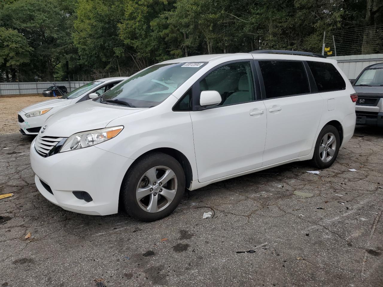 TOYOTA SIENNA LE 2016