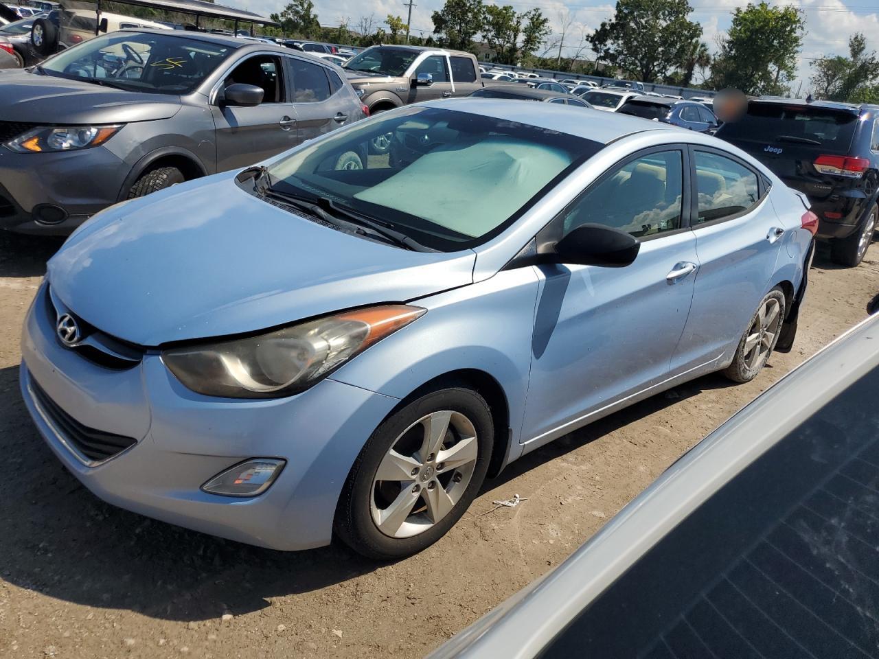 HYUNDAI ELANTRA GL 2012