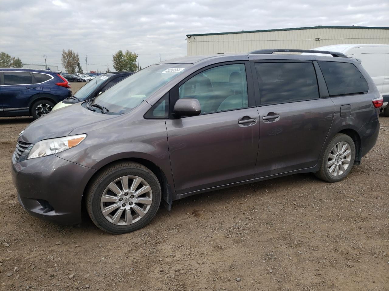 TOYOTA SIENNA LE 2015