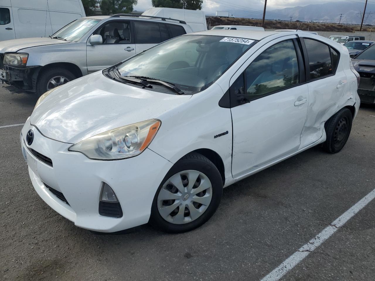 TOYOTA PRIUS C 2013