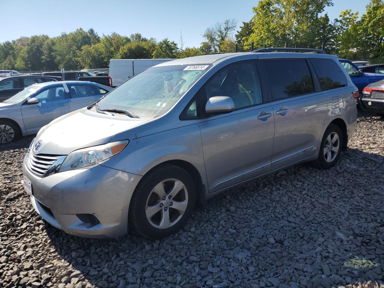 TOYOTA SIENNA LE 2017