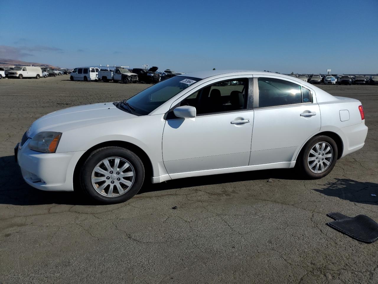 MITSUBISHI GALANT FE 2012
