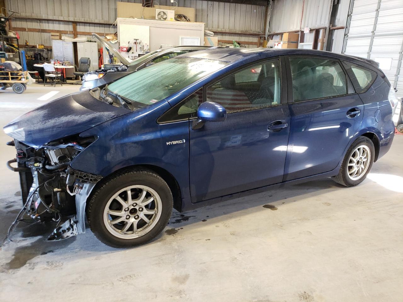 TOYOTA PRIUS V 2013