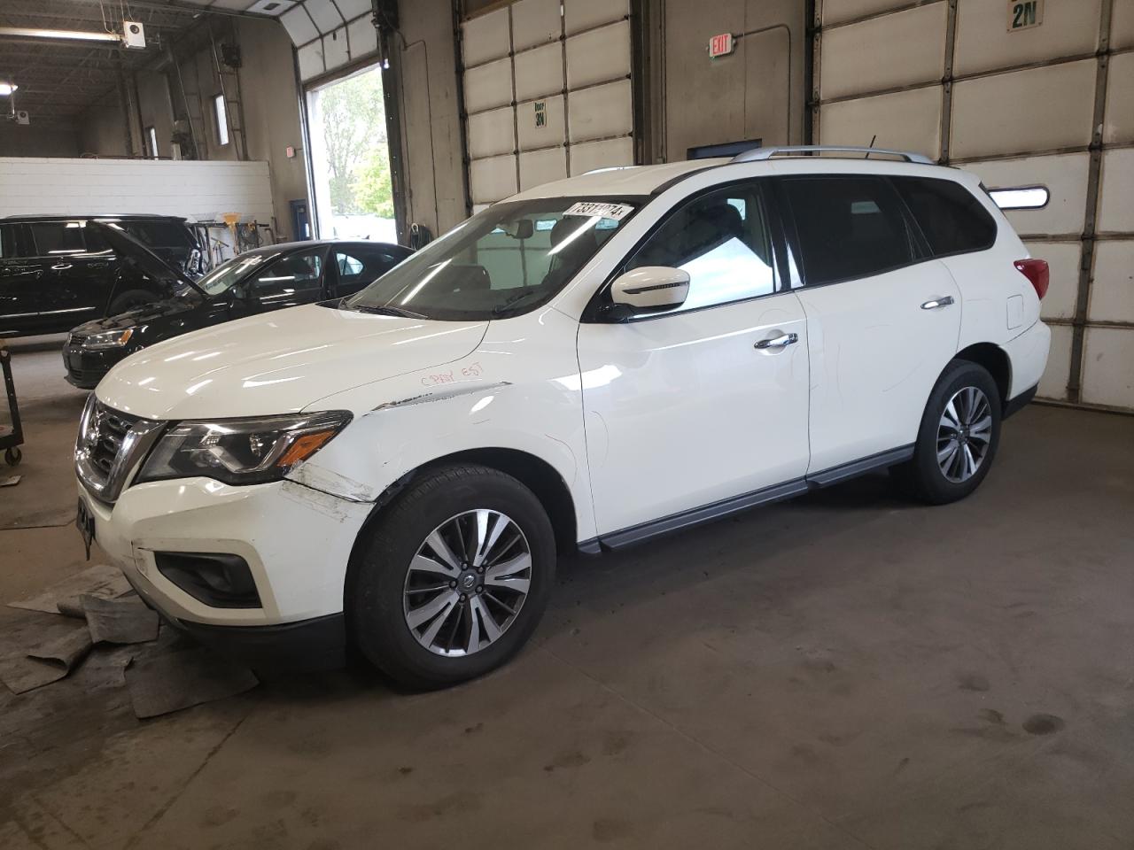 NISSAN PATHFINDER 2017