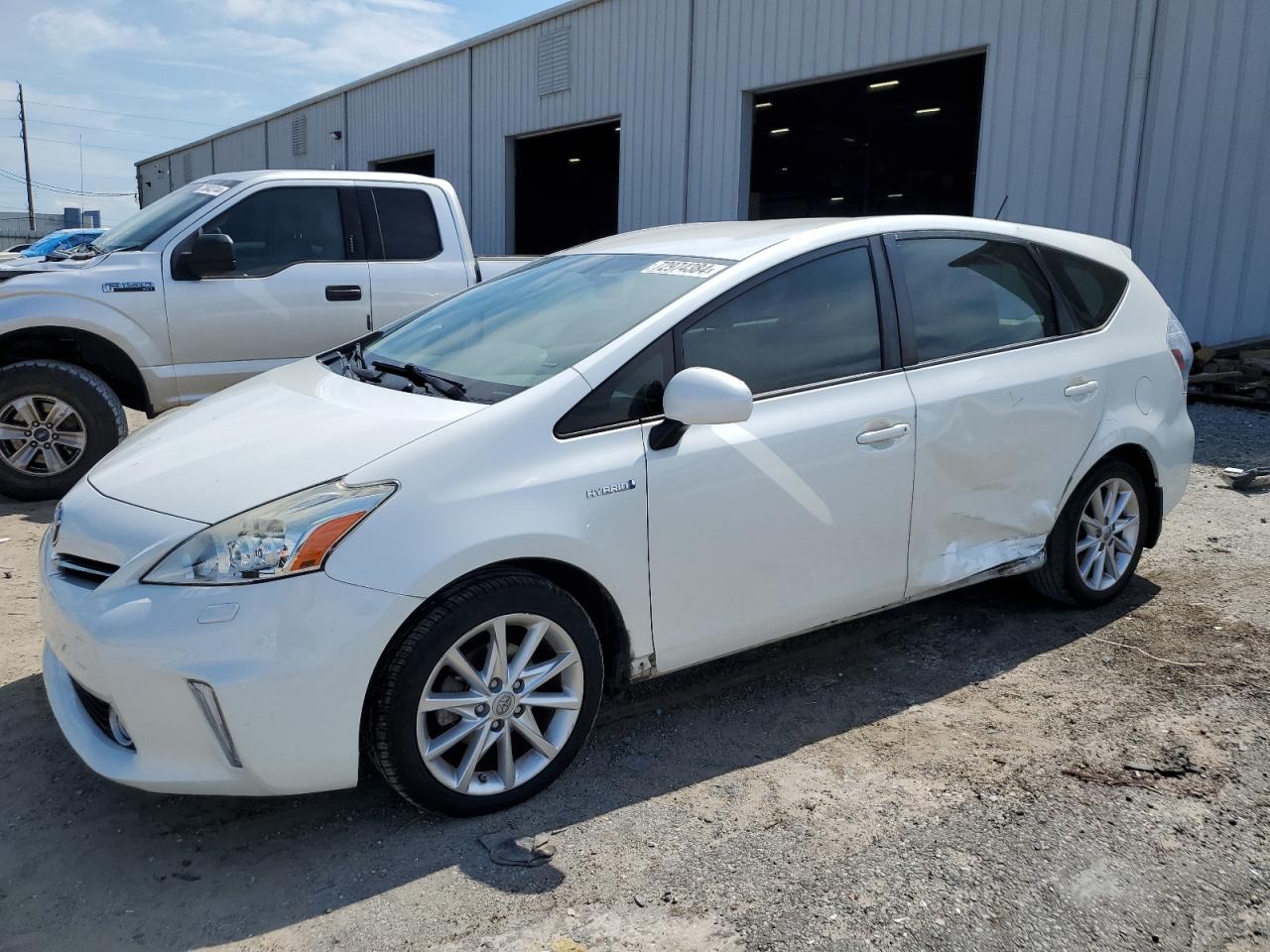 TOYOTA PRIUS V 2014