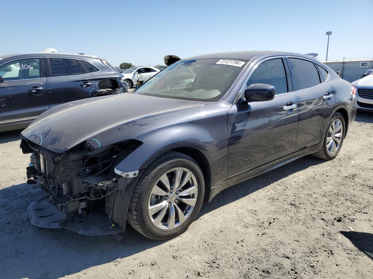 INFINITI M37 2011