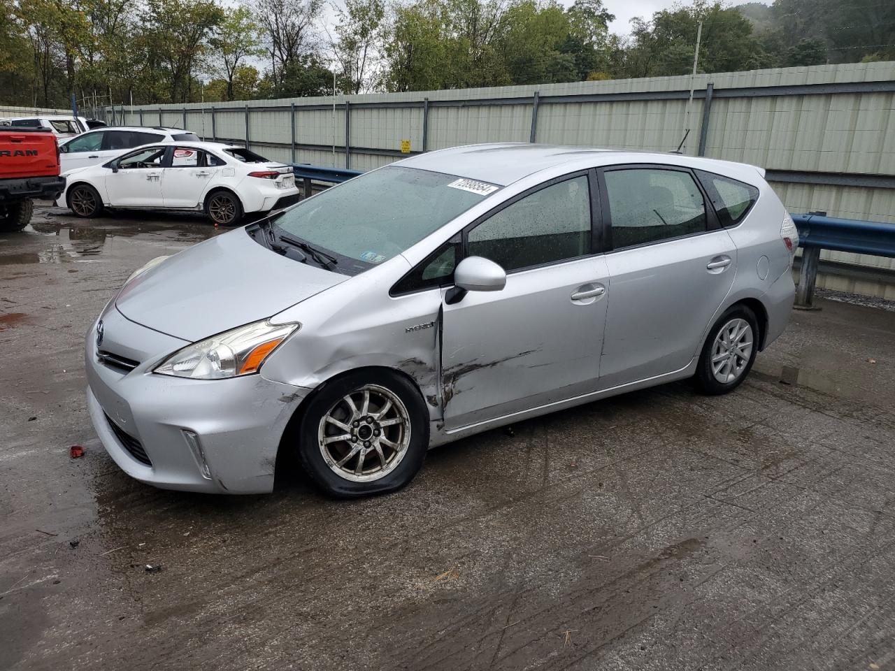 TOYOTA PRIUS V 2013
