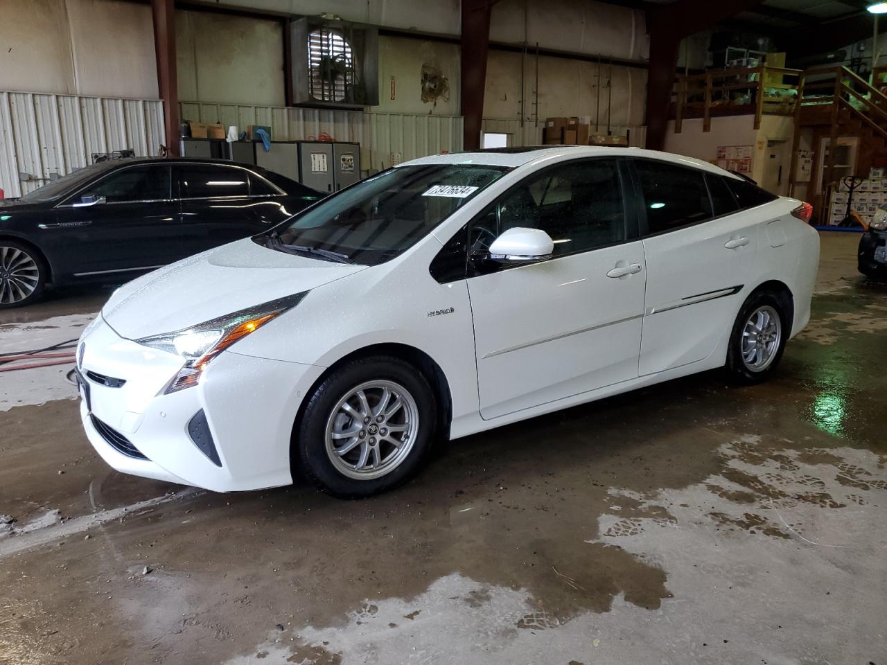 TOYOTA PRIUS 2017