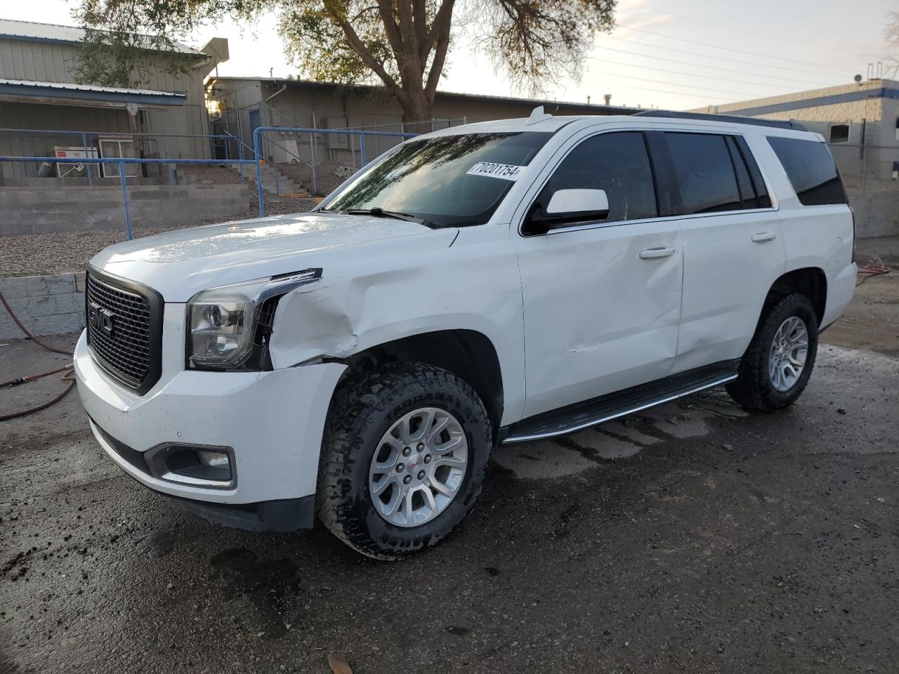 GMC YUKON SLE 2017