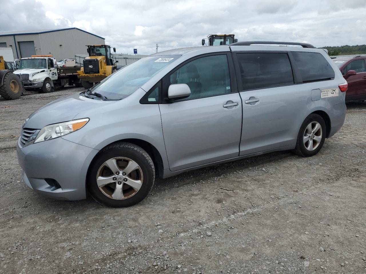 TOYOTA SIENNA LE 2016