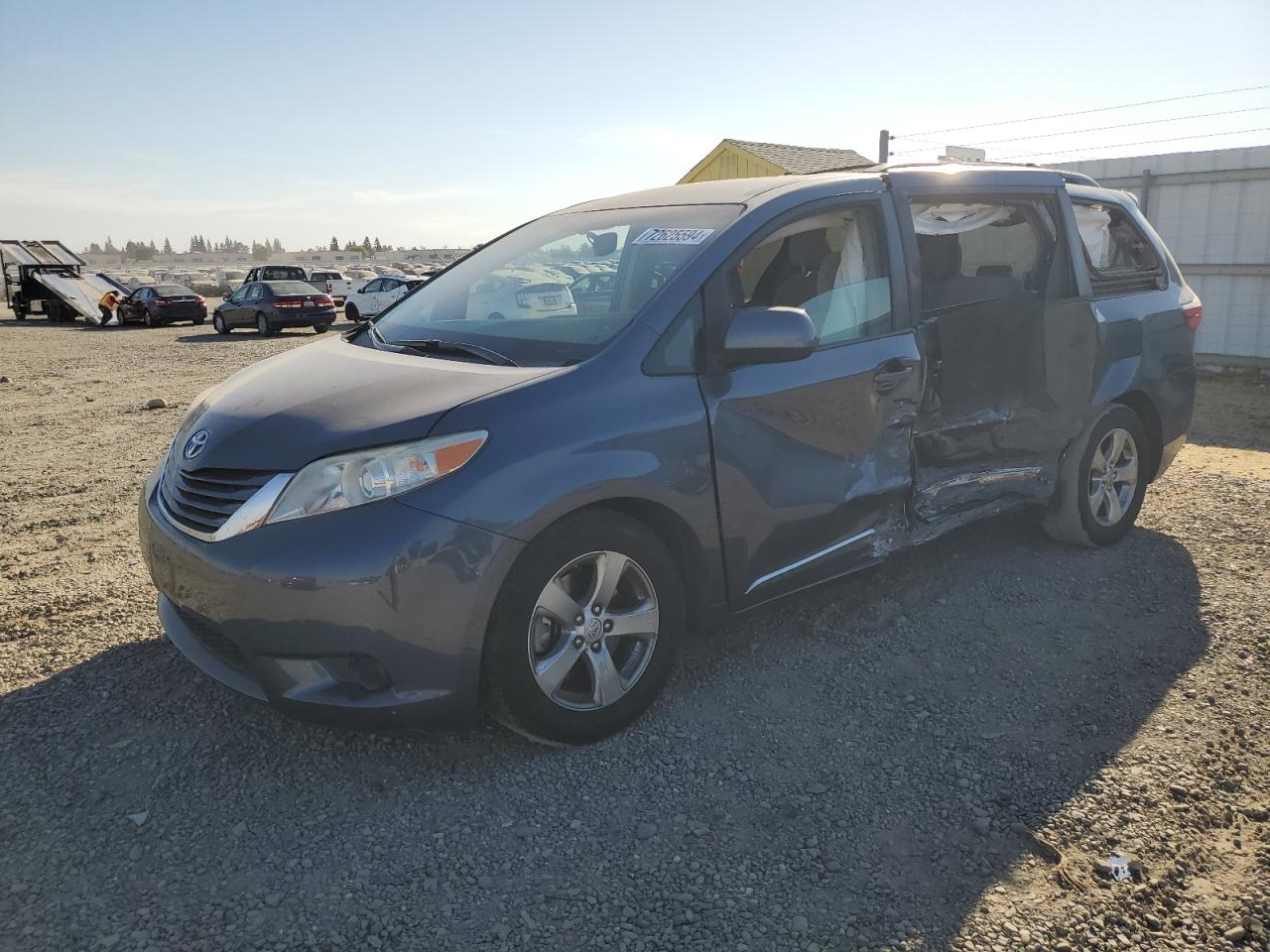 TOYOTA SIENNA LE 2016