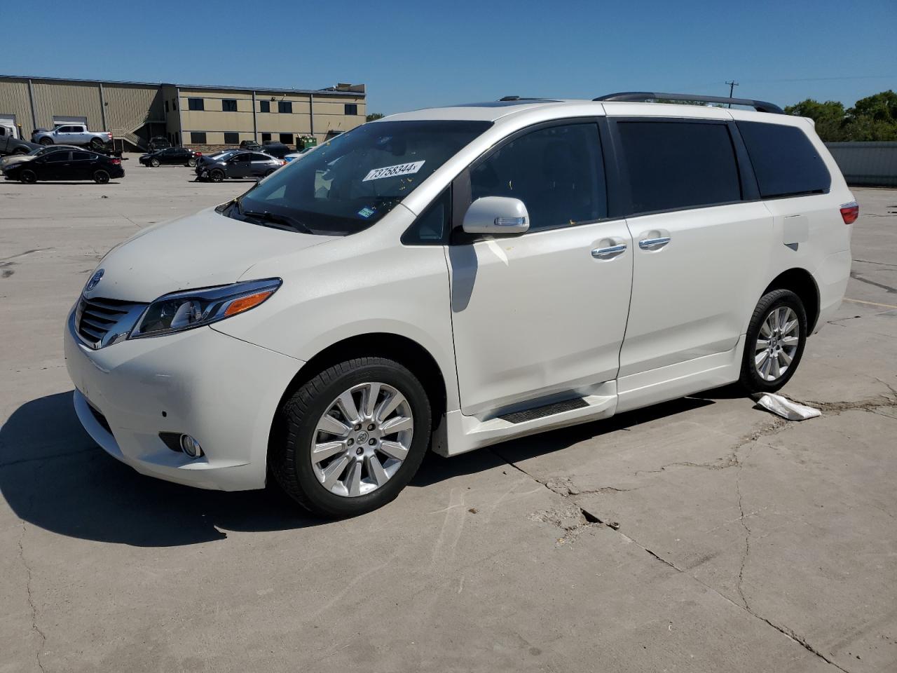 TOYOTA SIENNA XLE 2016