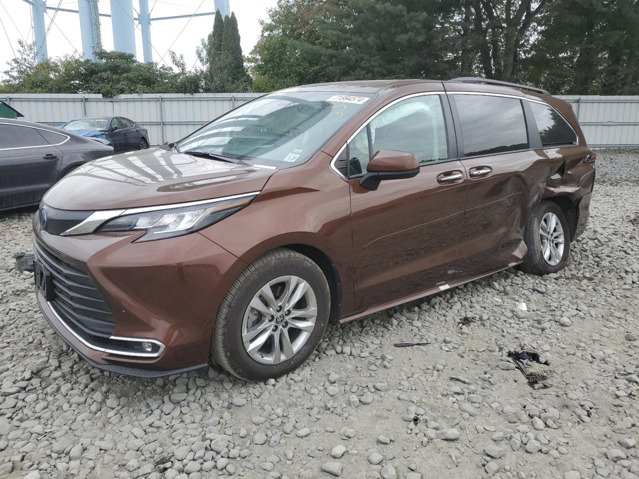 TOYOTA SIENNA XLE 2022